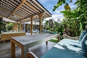 Luxury 4 Bedroom Villa With Private Pool, Bali Villa 2007