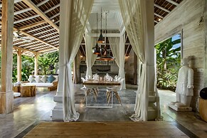 Luxury 4 Bedroom Villa With Private Pool, Bali Villa 2007