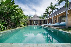 Luxury 4 Bedroom Villa With Private Pool, Bali Villa 2007