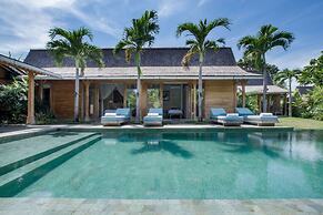 Luxury 4 Bedroom Villa With Private Pool, Bali Villa 2007