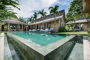 Luxury 4 Bedroom Villa With Private Pool, Bali Villa 2007