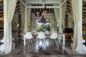 Luxury 4 Bedroom Villa With Private Pool, Bali Villa 2007