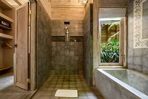 Luxury 4 Bedroom Villa With Private Pool, Bali Villa 2007