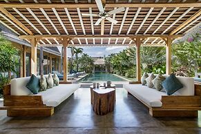 Luxury 4 Bedroom Villa With Private Pool, Bali Villa 2007
