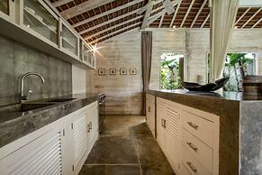 Luxury 4 Bedroom Villa With Private Pool, Bali Villa 2007