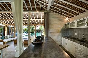 Luxury 4 Bedroom Villa With Private Pool, Bali Villa 2007