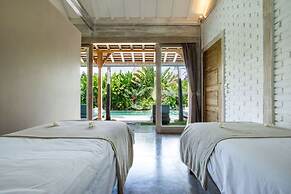 Luxury 4 Bedroom Villa With Private Pool, Bali Villa 2007