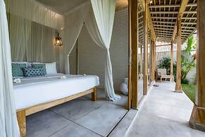Luxury 4 Bedroom Villa With Private Pool, Bali Villa 2007