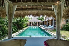 Luxury 4 Bedroom Villa With Private Pool, Bali Villa 2007