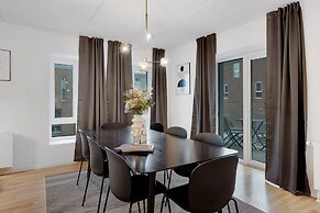 Modern Three-bedroom Apartment Next to Royal Arena and Copenhagen Airp