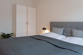 Sanders Boulevard - Smart 3-bdr Apt By the Canal