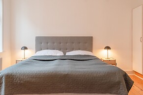 Sanders Boulevard - Smart 3-bdr Apt By the Canal