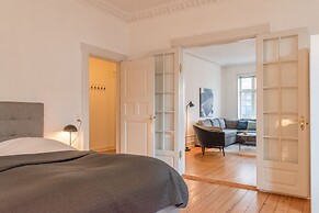 Sanders Boulevard - Smart 3-bdr Apt By the Canal