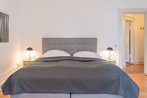 Sanders Boulevard - Smart 3-bdr Apt By the Canal