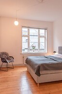 Sanders Boulevard - Smart 3-bdr Apt By the Canal