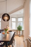 Sanders Boulevard - Smart 3-bdr Apt By the Canal