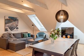 Sanders Boulevard - Cute 2-bdr Apt By the Canal
