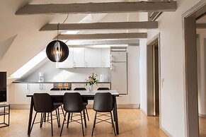 Sanders Boulevard - Cute 2-bdr Apt By the Canal