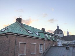 Sanders Boulevard - Cute 2-bdr Apt By the Canal