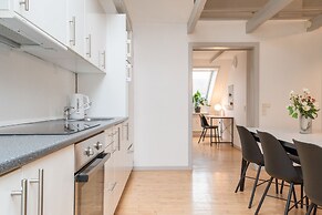 Sanders Boulevard - Cute 2-bdr Apt By the Canal