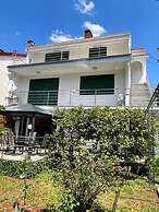 Lemon Tree Apartments