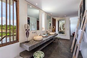 Bali Villa Near the Beach, 2056