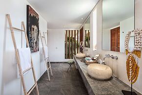 Bali Villa Near the Beach, 2056