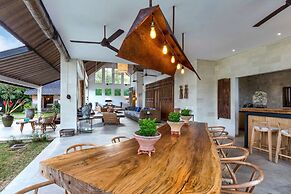 Bali Villa Near the Beach, 2056