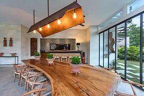 Bali Villa Near the Beach, 2056