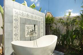 Luxury 4 Bedroom Villa With Private Pool, Bali Villa 2006