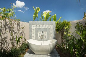 Luxury 4 Bedroom Villa With Private Pool, Bali Villa 2006