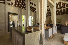 Luxury 4 Bedroom Villa With Private Pool, Bali Villa 2006