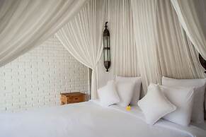 Luxury 4 Bedroom Villa With Private Pool, Bali Villa 2006