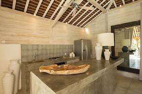 Luxury 4 Bedroom Villa With Private Pool, Bali Villa 2006