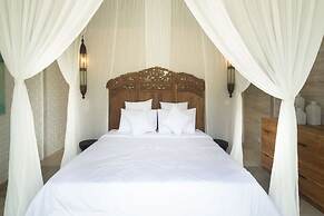 Luxury 4 Bedroom Villa With Private Pool, Bali Villa 2006