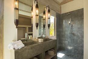 Luxury 4 Bedroom Villa With Private Pool, Bali Villa 2006