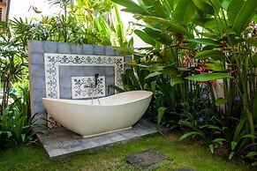 Luxury 4 Bedroom Villa With Private Pool, Bali Villa 2006