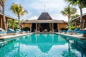 Luxury 4 Bedroom Villa With Private Pool, Bali Villa 2006
