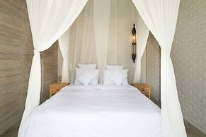 Luxury 4 Bedroom Villa With Private Pool, Bali Villa 2006