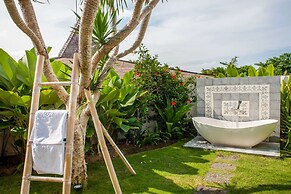 Luxury 4 Bedroom Villa With Private Pool, Bali Villa 2006