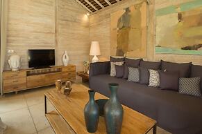 Luxury 4 Bedroom Villa With Private Pool, Bali Villa 2006