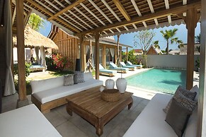 Luxury 4 Bedroom Villa With Private Pool, Bali Villa 2006