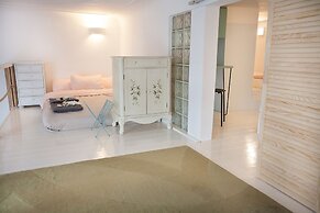 Warsaw Concierge Wilcza Gallery