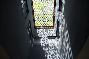 Capital O Hotel Casa Blanca