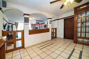 Capital O Hotel Casa Blanca