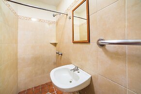 Capital O Hotel Casa Blanca