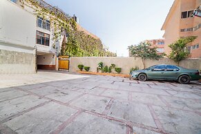 Capital O Hotel Casa Blanca