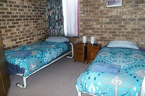 Bruces Waterside Units