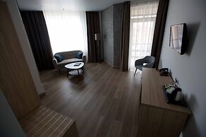 IQ Planet Hotel