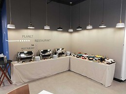 IQ Planet Hotel